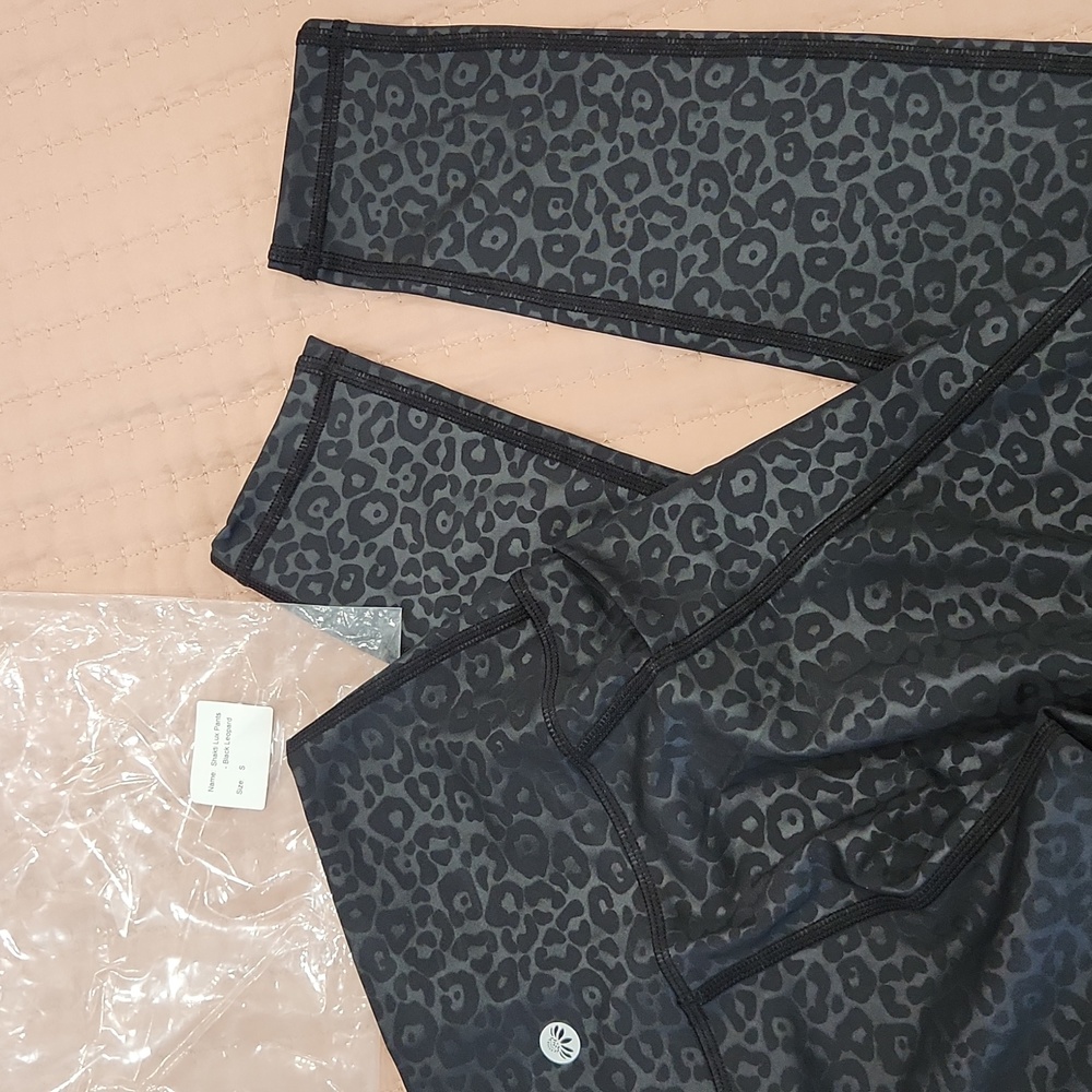 Senita Athletics Black Leopard - Picture 3 of 4